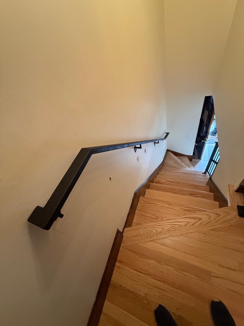 Wall-mounted handrail