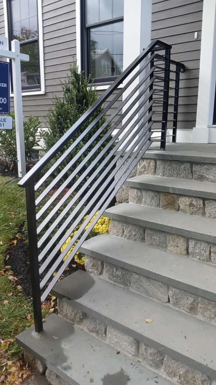 Steps with horizontal bar railing